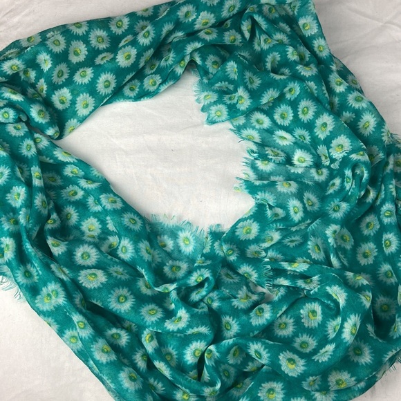 Daisy covered turquoise, infinity scarf - Picture 3 of 10